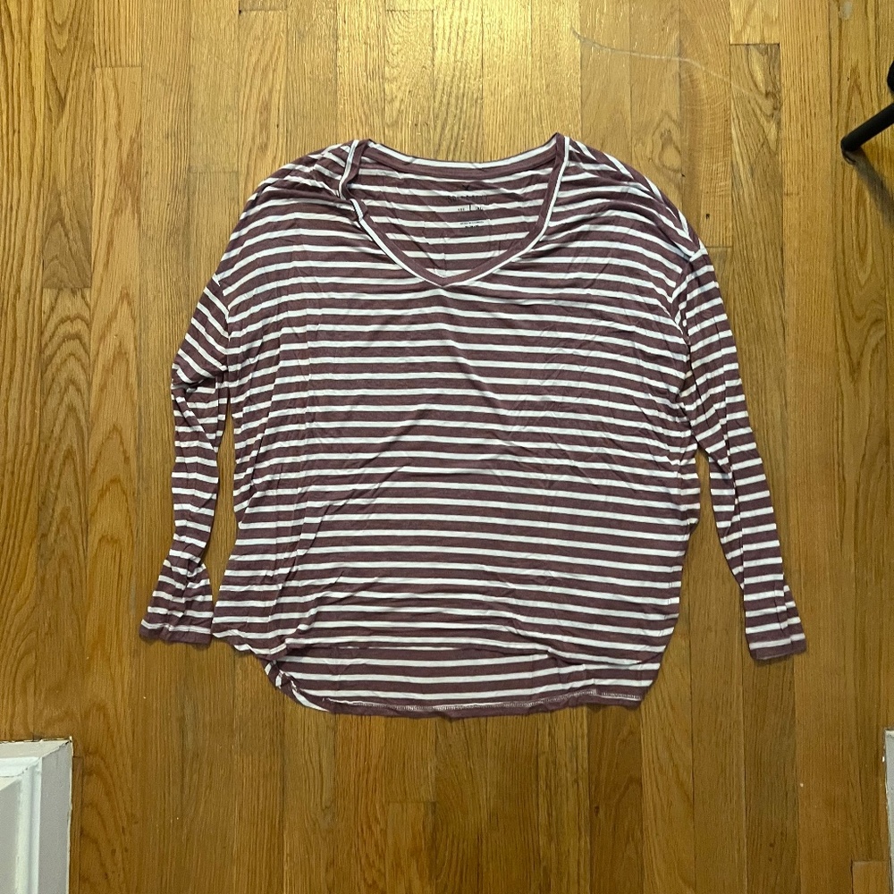American Eagle Soft & Sexy Long Sleeve V Neck Tee